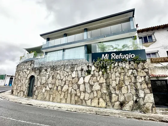 Espectacular Casa Completamente Actualizada En Lomas De La Trinidad 4h,6b,2ptos Amp Cod 26-20772