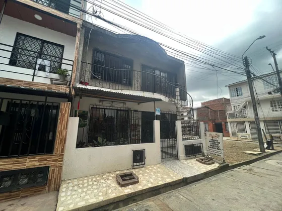 Vendemos Casa Bifamiliar En El Barrio Ciudad Cordoba