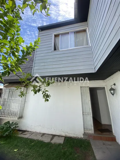 Casa En Venta De 5 Dorm. En Maipú
