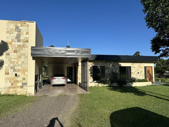 Casa De 3 Dormitorios En Barrio San Juan Primero