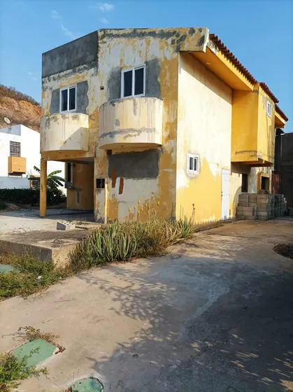 En Venta Casa Obra Avanzada, Residencias Laguna Vieja
