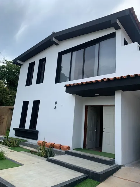Yuraima Segura Vende Hermosa Casa En Urb. Lomas Del Este Municipio San Jose En Valencia Estado Carabobo 