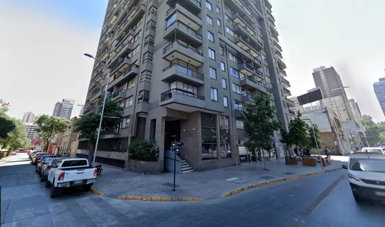 Estacionamiento Techado Carmen 237 Con Conserjería Y Control