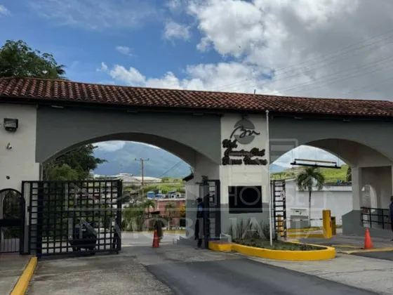Casa En Venta En La Urbanización Buenaventura Country Club Guatire - Estado Miranda