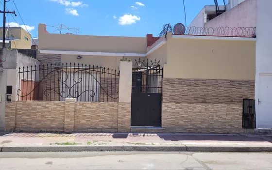 Casa De 3 Ambientes En Ezpeleta Al 1700 Gerli