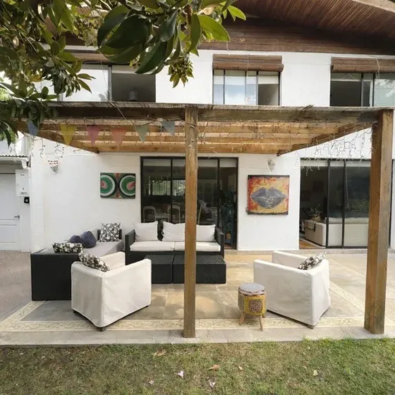 Casa En Venta De 5 Dorm. En Las Condes