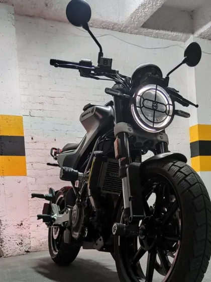 Husqvarna Svartpilen 200