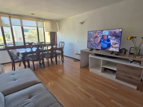 Grace Kelm Vende Excelente Depto Antiguo 108m2/3 Dorm/2baños