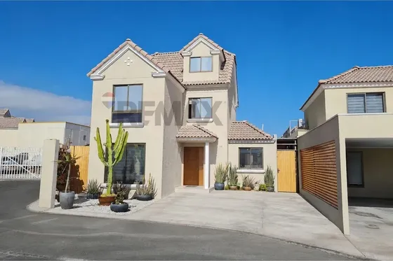 Amplia Casa En Venta Costa Laguna 4d 3b