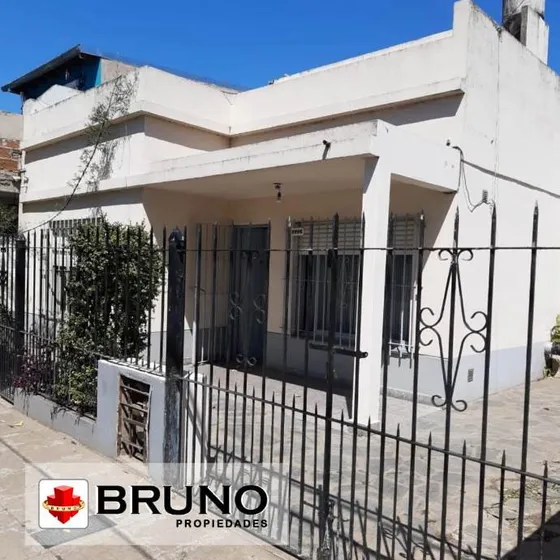 Casa Con Departamento En Venta En Castelar Norte