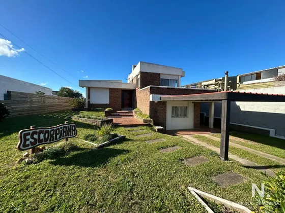 En Venta Casa En La Paloma, Rocha, De 5 Dormitorios, Piscina Y Barbacoa