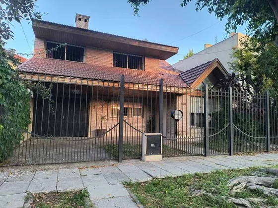 Chalet  5 Ambientes / Castelar Norte