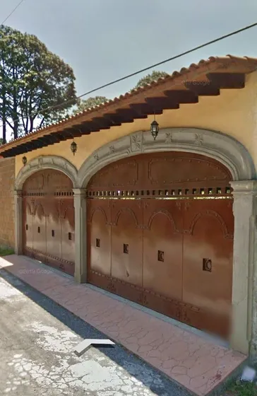 Amplio Terreno En Venta Con Caballerizas Y Dos Bungalows