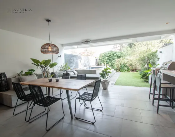 Espectacular Tríplex Con Gran Jardín Y Piscina Privada, 2d