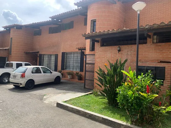 Vede Casa Colinas De Carrizal Sector El Golf, Miranda