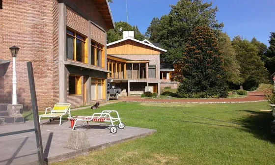 Casa En Venta - 9 Dormitorios 10 Baños - 3.000mts2 - San Martín De Los Andes