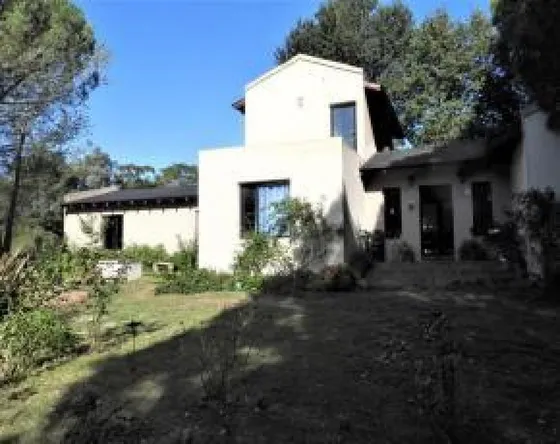 Casa En Venta - 3 Dormitorios 2 Baños - 3.108mts2 - Tandil