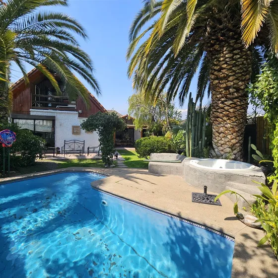 Casa Remodelada En Venta De 4 Dorm. En Las Condes