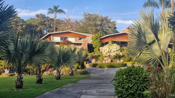 Inigualable Residencia En Venta En Jardines De Ahuatepec, Cuernavaca