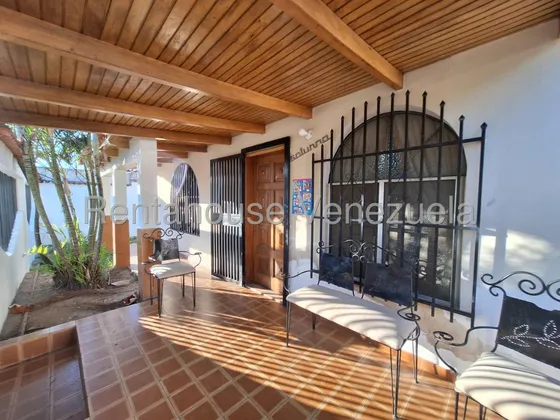 Jip 24-7885. Rent-a-house Vende Cómoda Casa De 240mts2, 5 Habitaciones, 4 Salas De Baños, Urbanismo Cerrado. Urb La Fundacion Cagua
