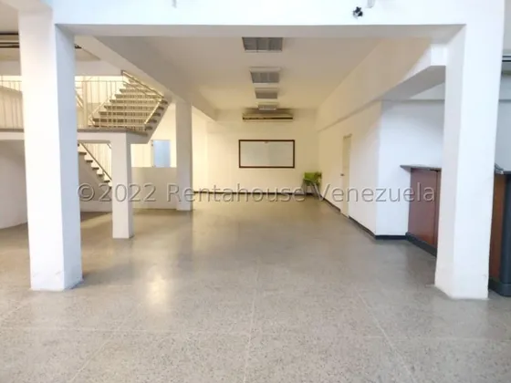  Edificio En Venta Ubicada En Zona Centro De Maracay, Fvina 23-33288