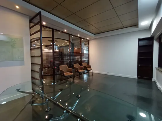 Oficina En Arriendo/venta En Quinta Camacho. Cod V1002165