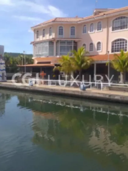 Cgi+ Luxury Lecheria Vende Marina Ubicada En Plaza Mayor