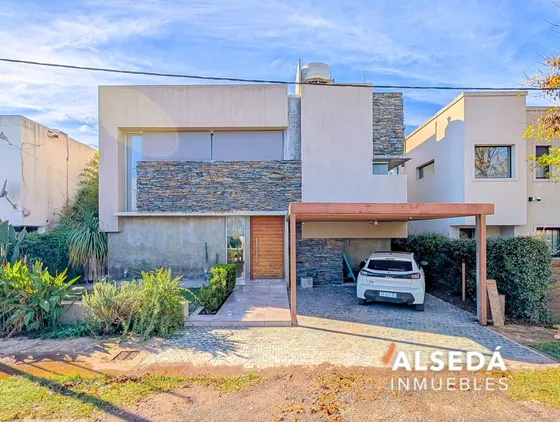 Casa En  Venta En Ibarlucea Barrio Cerrado Club Logaritmo