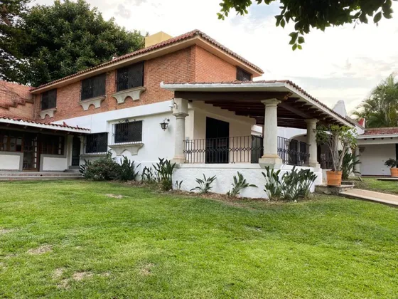 Comercial En Esquina Con Frente A La Avenida San Diego - Roq-825-cs