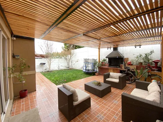 Casa En Venta De 3 Dorm. En Huechuraba