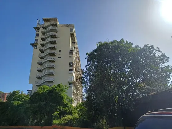 Se Alquilan 2 Cubículos Comerciales En El Cc Los Chaguaramos