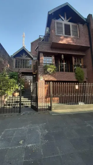 Casa En Venta - 3 Dormitorios 5 Baños 1 Cochera - 335mts2 - Villa Urquiza