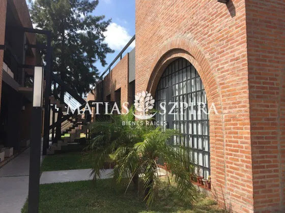 Venta Departamento En Complejo Cerrado Con Piscina