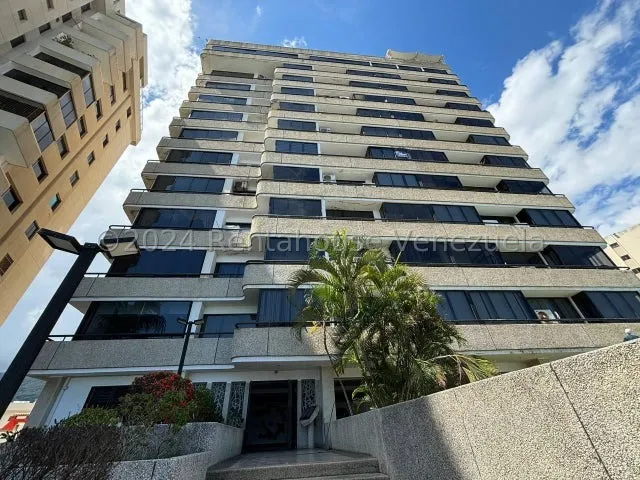 Ji 25-440. En Venta Apartamento De 65m2 Amoblado, Ubicado En Caraballeda - La Guaira.
