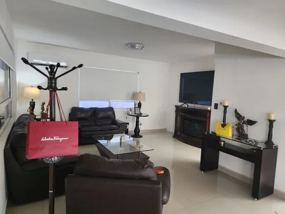 Casa En Venta En La Colonia Anáhuac, San Nicolás