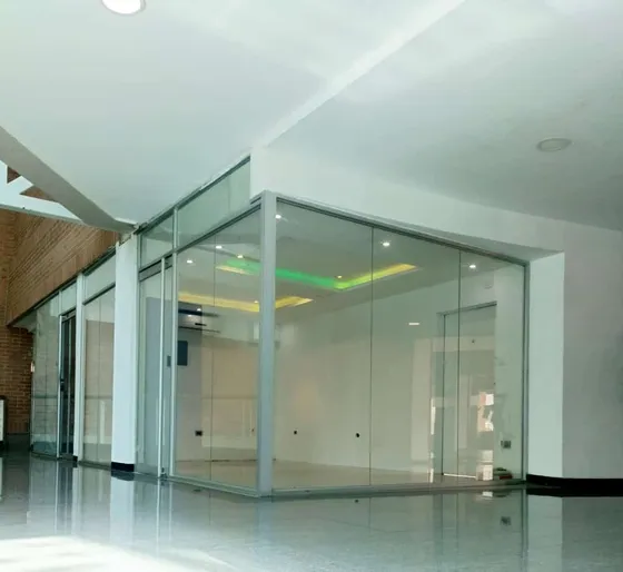 Se Vende Local En El C.c. Cristal
