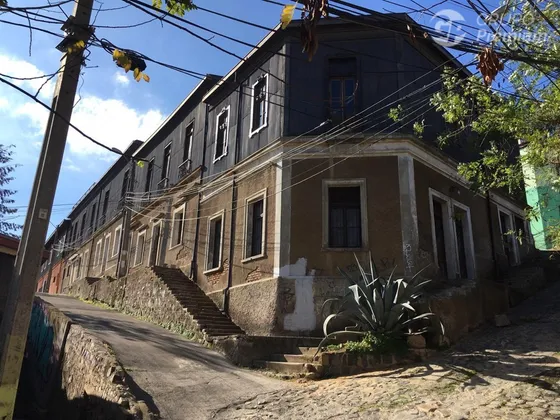 Casa En Venta De 15 Dorm. En Valparaíso