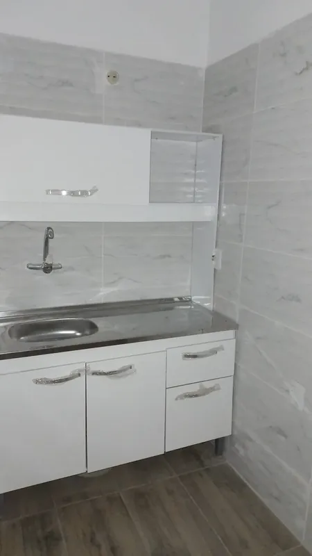 Muy Buen Apartamento De 2 Amplios Dormitorios, Remodelado A Nuevo .  A Pocas Cuadras Del Nuevo Centro Shopping, Próximo A L.a.de Herrera. Alquiler 17000, 800 Gastos Comunes. Anda, Cgn, Aseguradoras. · Foto 1