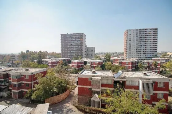Depto En Venta De 2 Dorm. En La Cisterna / Estacionamiento