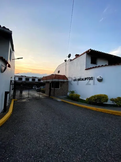 Venta De Casa Llano Alto, Carrizal, Urbanización Los Eucalipto