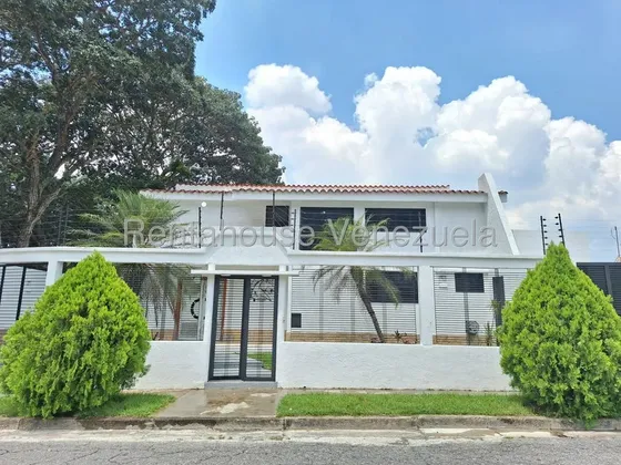 Rentahouse Vende Hermosa Y Amplia Casa En El Trigal 27-5290 Sp