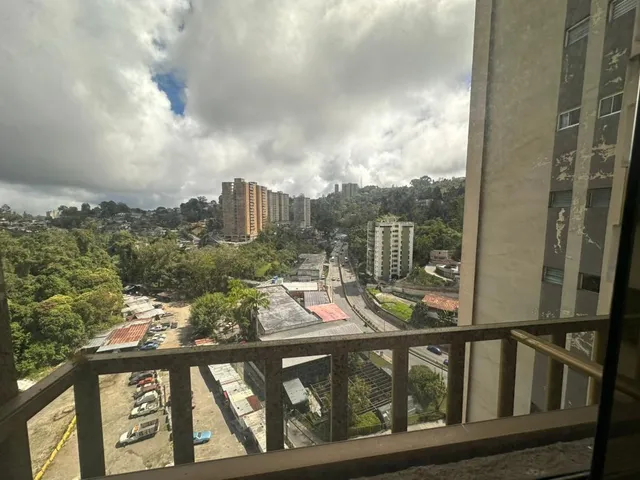Alquiler Apto. Ops San Antonio De Los Altos Piso Alto. Sin Amoblar.   Inf. Ma. Fda. Varela, 