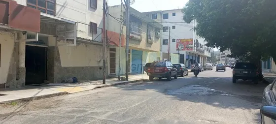 Local En Alquiler De 25 Mts 2 Con Un Baño A Pie De Calle, Ubicado En Naguanagua A Medio Cuadra De La Avenida Bolivar Vieja Excelente Zona Con Alto Trafico Gf