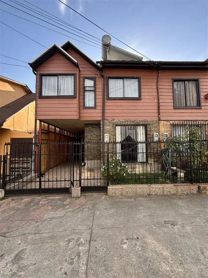 Casa En Venta De 5 Dorm En Pasaje Cerrado En Concepción