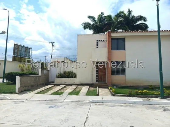 #*25-8910 Excelente Oportunidad De Inversión En Esta Casa Ubicada En Estratégica Ubicación En Cabudare, Lara Adelaida Armeya