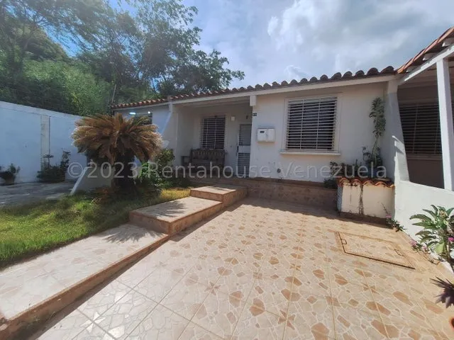 %%raiza Suarez Vende Espectacular Casa En Bella Y Privada Urbanización De Cabudare,- 2 4 1 3 5 3 8-,  Hermosa Casa, Armoniosa Distribución, Hermosos Espacios, Posee Tanque Subterráneo,  Vigilancia    