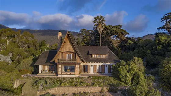 Casa Patrimonial En Venta De 6 Dorm. En Zapallar