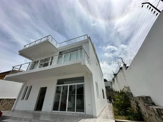 Hermosa Casa En Venta En El Castaño Zona Privada Diseño Arquitectonico Amplia Terraza Vista Y Clima De Montaña Negociable Estef 24-28495