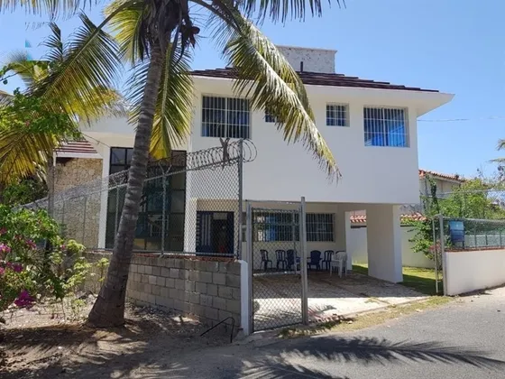 Propiedad Con Tres Apartamentos En Guayacanes Cerca Dejuan Dolio Con Playa Comun