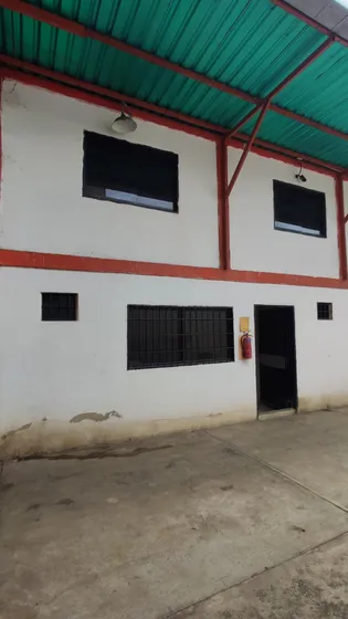 Cr Vende Terreno Con Galpón En La Av. Cedeño, Valencia